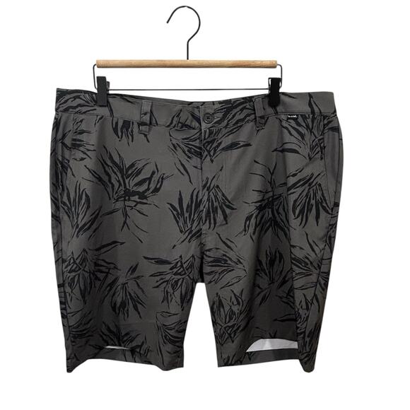 NWT Travis Mathew You Won't Gray Pinstripe Tropical Stretch Golf Shorts Size 38